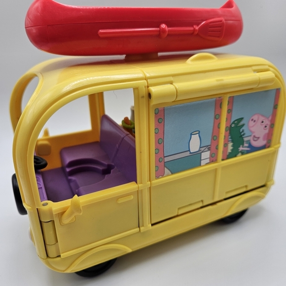 Peppa Pig Peppa's Play n' Go Campervan Playset Van Canoe Camper - Picture 5 of 7